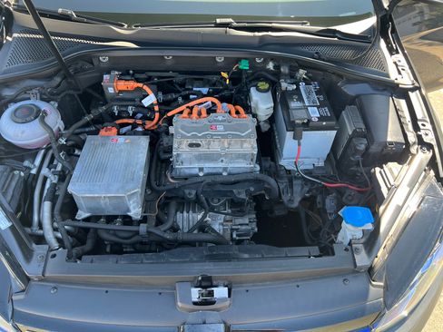 Used 2019 Volkswagen e-Golf SEL Premium image 18