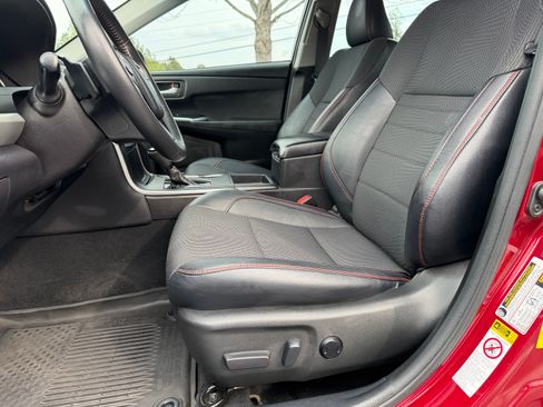 Used 2017 Toyota Camry SE image 11