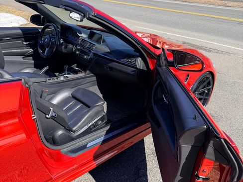 Used 2015 BMW M4 Convertible image 9