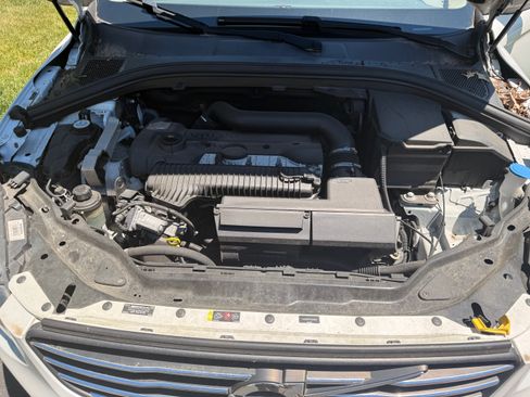 Used 2015 Volvo XC60 T5 AWD/4WD image 11