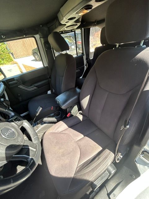 Used 2013 Jeep Wrangler Unlimited Sport w/ Connectivity Group AWD/4WD image 17