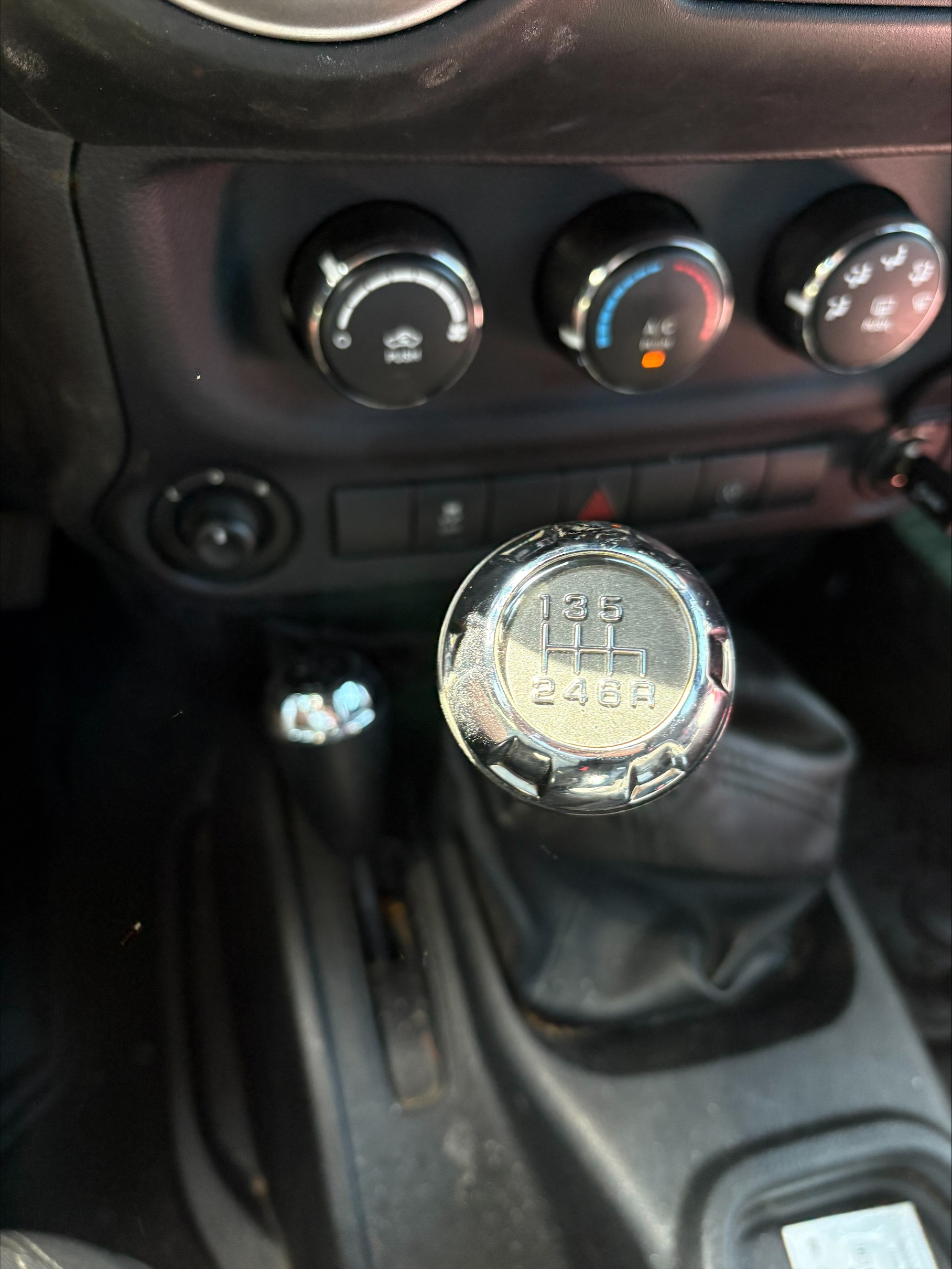 Used 2016 Jeep Wrangler Unlimited Sahara AWD/4WD image 11