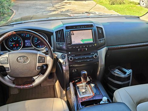 Used 2011 Toyota Land Cruiser w/ Upgrade Pkg image 5