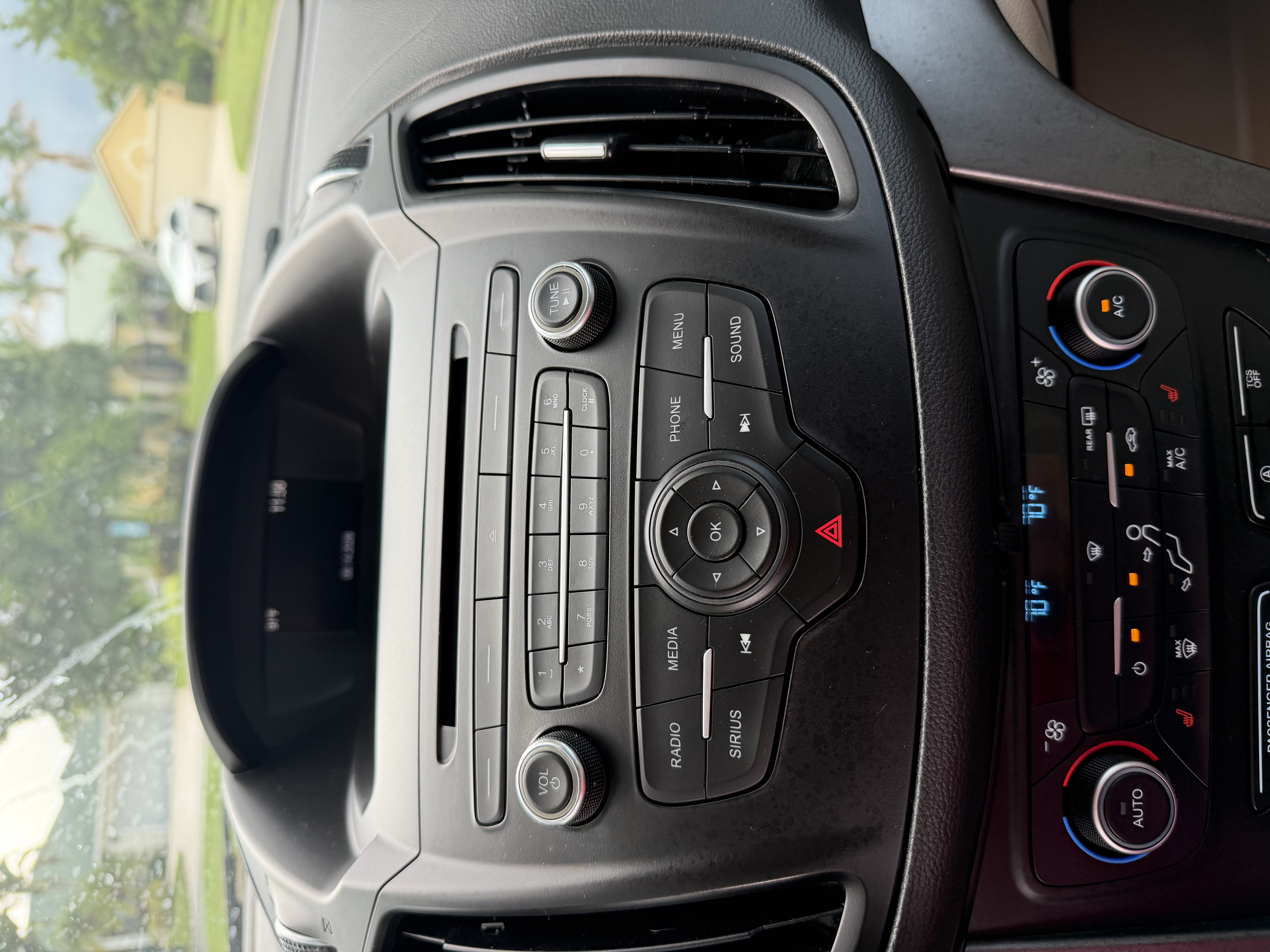 Used 2018 Ford Escape SE FWD image 8