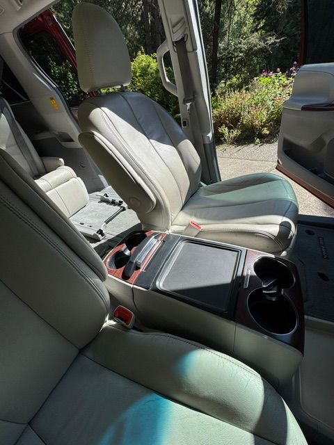 Used 2014 Toyota Sienna XLE w/ XLE Premium Package AWD/4WD image 16