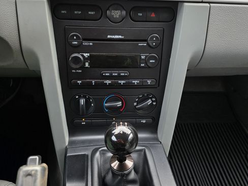 Used 2006 Ford Mustang Premium image 27