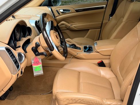 Used 2017 Porsche Cayenne Platinum Edition AWD/4WD image 8