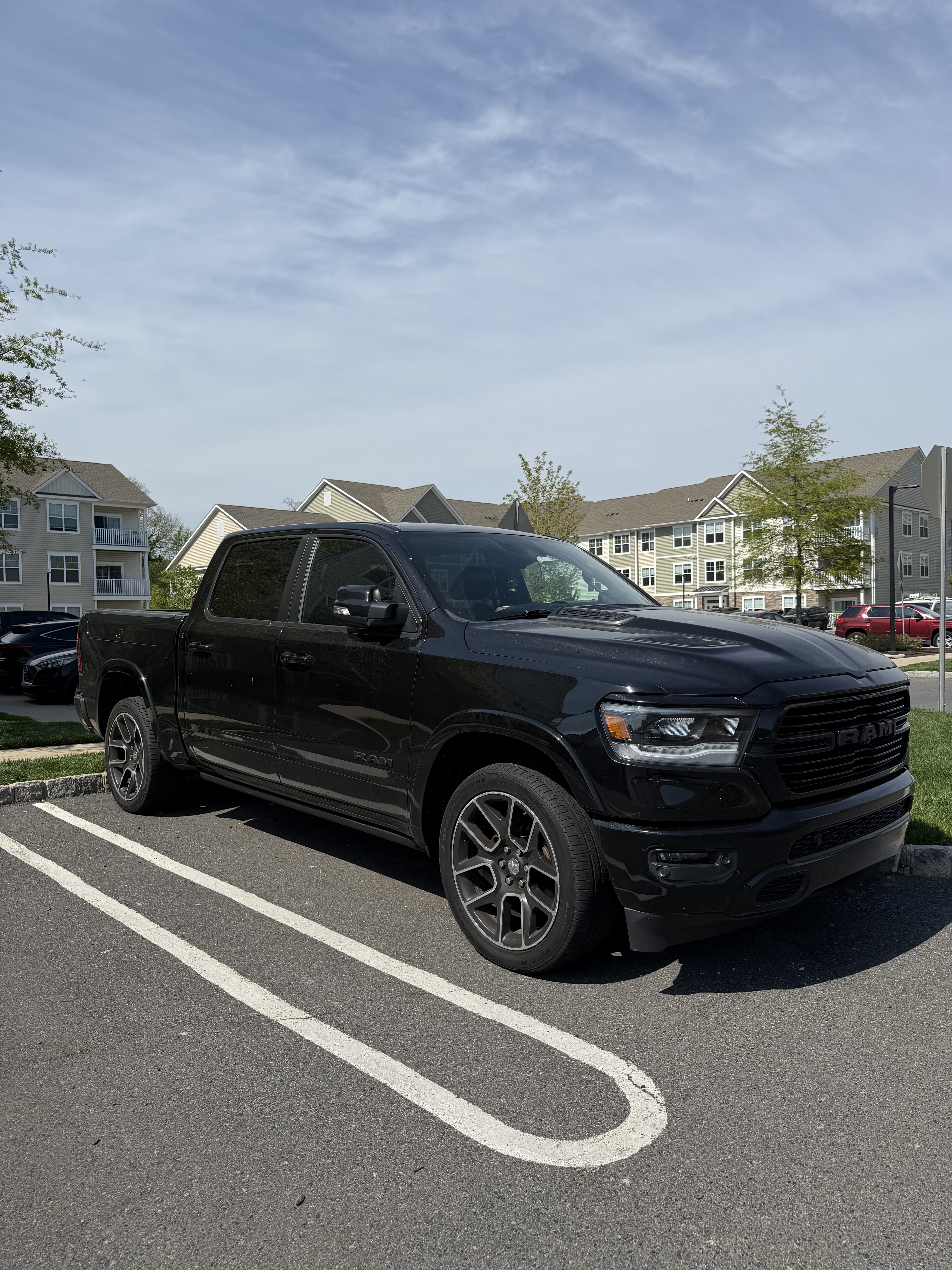 Used 2019 RAM 1500 Laramie AWD/4WD image 1