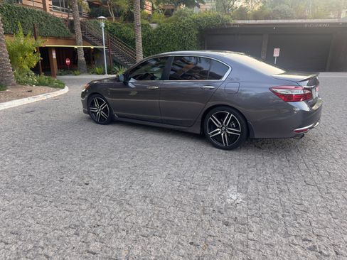 Used 2017 Honda Accord Sport image 6