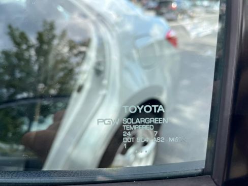 Used 2017 Toyota Corolla LE image 14