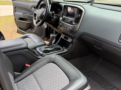 Used 2017 Chevrolet Colorado Z71 w/ LPO, Gearon Divider Package image 5