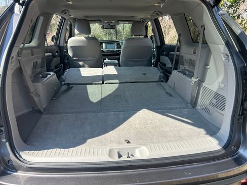 Used 2014 Toyota Highlander XLE image 29