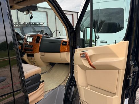 Used 2015 Mercedes-Benz Sprinter 3500 image 9