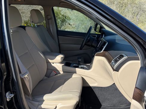 Used 2014 Jeep Grand Cherokee Laredo image 14