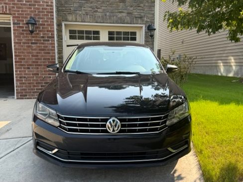 Used 2017 Volkswagen Passat 1.8T S FWD image 1