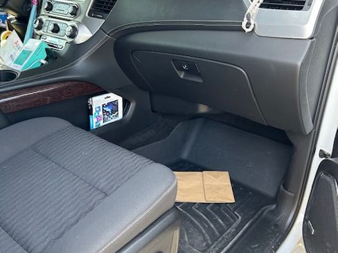 Used 2018 GMC Yukon SLE w/ SLE Value Package image 11