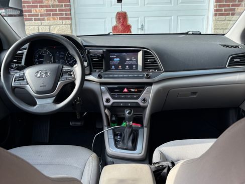 Used 2017 Hyundai Elantra SE FWD image 18