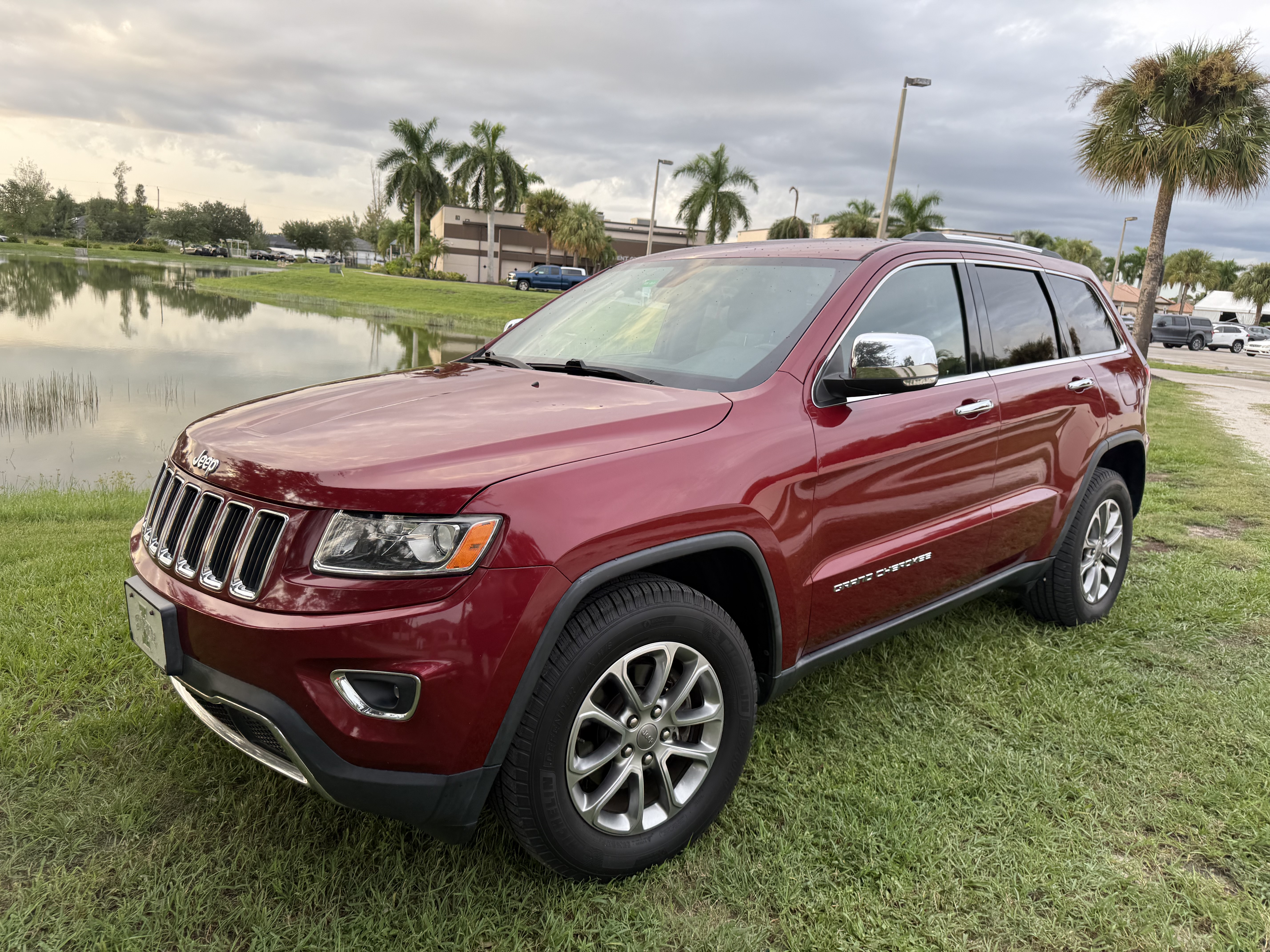 Used 2015 Jeep Grand Cherokee Limited AWD/4WD image 2
