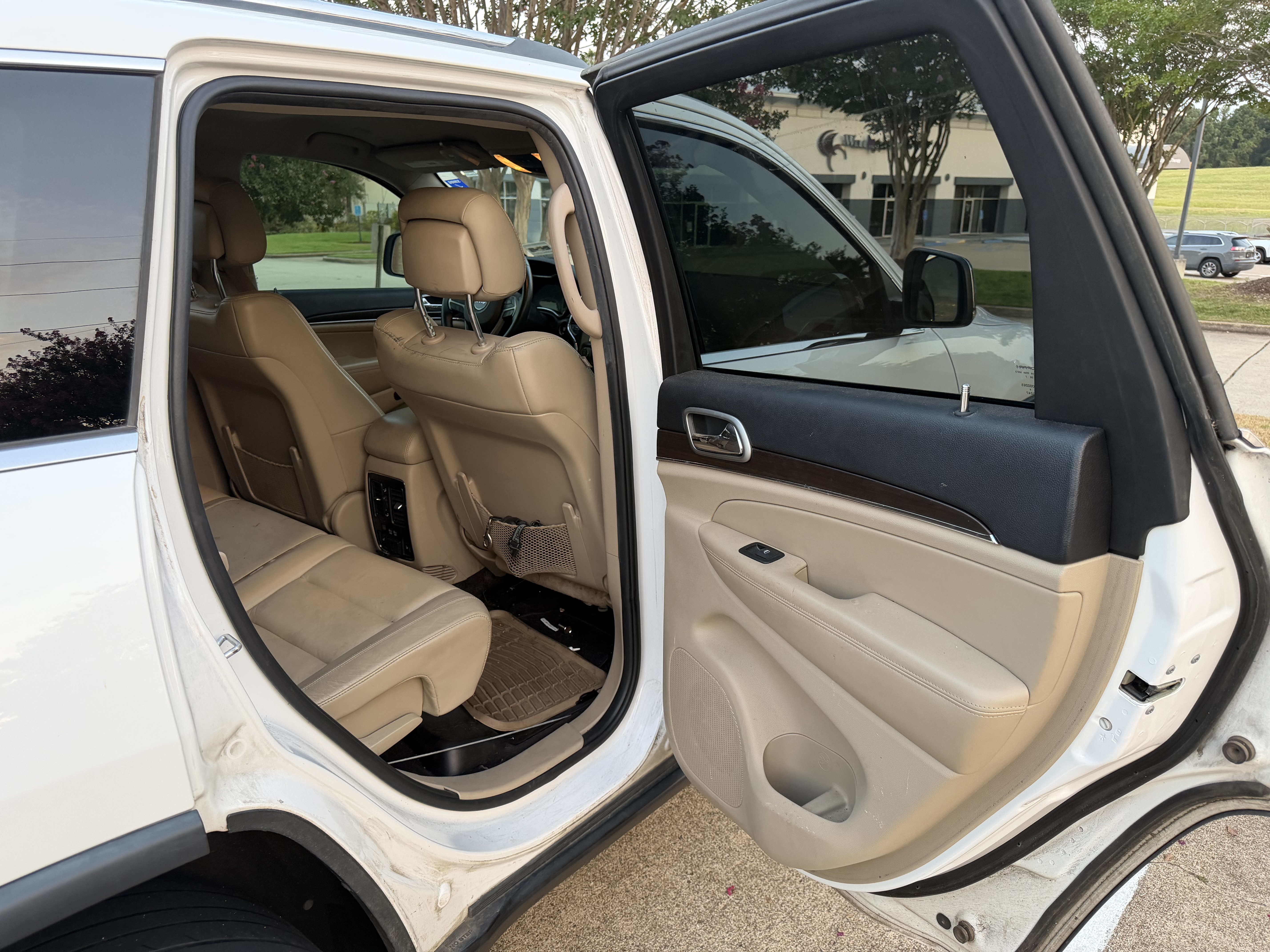 Used 2018 Jeep Grand Cherokee Limited AWD/4WD image 10