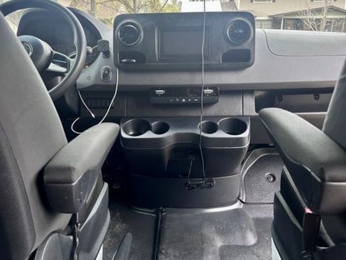 Used 2021 Mercedes-Benz Sprinter 2500 image 9