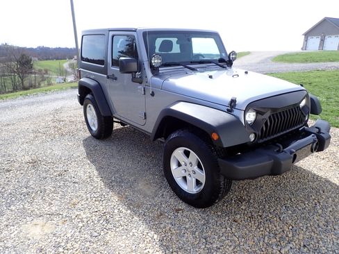 Used 2015 Jeep Wrangler Sport image 4