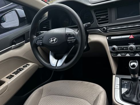Used 2020 Hyundai Elantra SE image 10