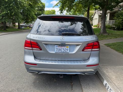 Used 2016 Mercedes-Benz GLE 300d 4MATIC image 2