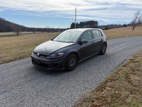 Used 2018 Volkswagen GTI SE image 9