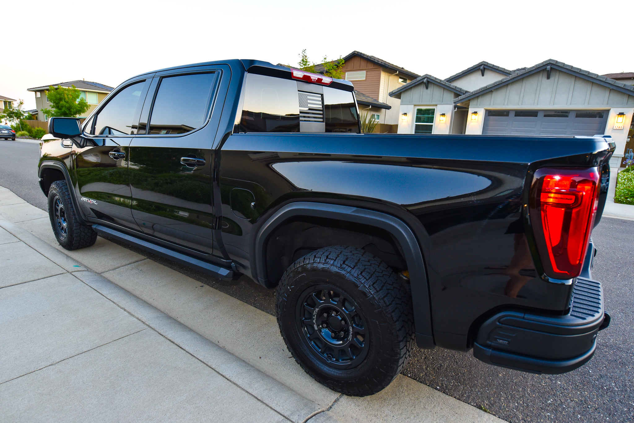 Used 2023 GMC Sierra 1500 AT4X w/ AT4X AEV Edition AWD/4WD image 8