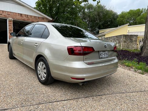 Used 2016 Volkswagen Jetta S image 10