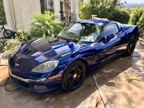 Used 2005 Chevrolet Corvette Coupe w/ Preferred Equipment Group image 1