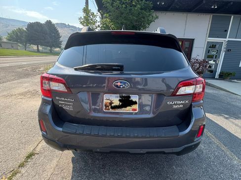 Used 2017 Subaru Outback 3.6R Limited AWD/4WD image 8