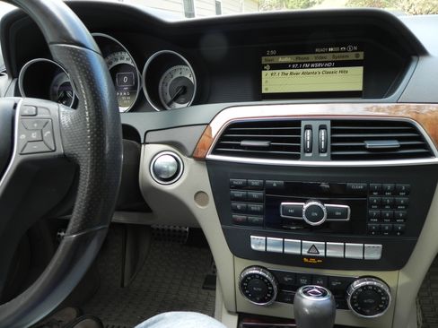 Used 2012 Mercedes-Benz C 350 Sport image 23