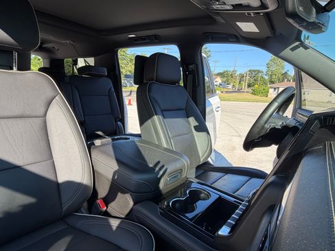 Used 2025 GMC Yukon XL Elevation w/ Elevation Premium Package AWD/4WD image 15