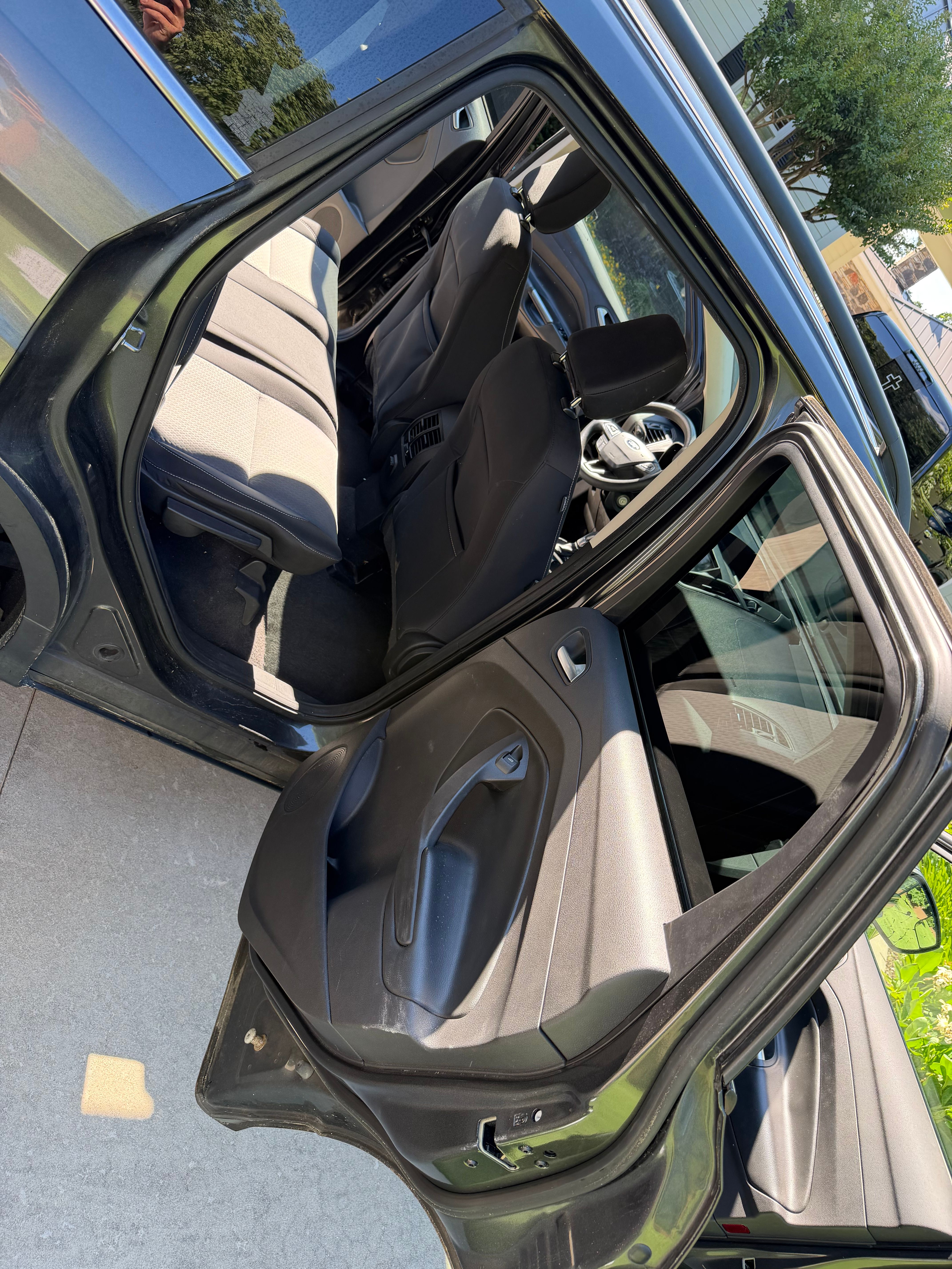Used 2018 Ford Escape SE FWD image 14