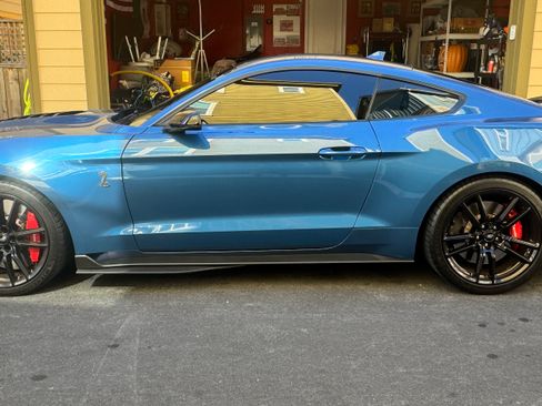 Used 2021 Ford Mustang Shelby GT500 w/ Technology Package RWD image 9