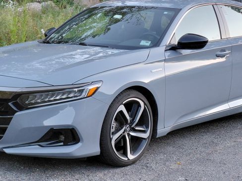 Used 2022 Honda Accord Sport image 1