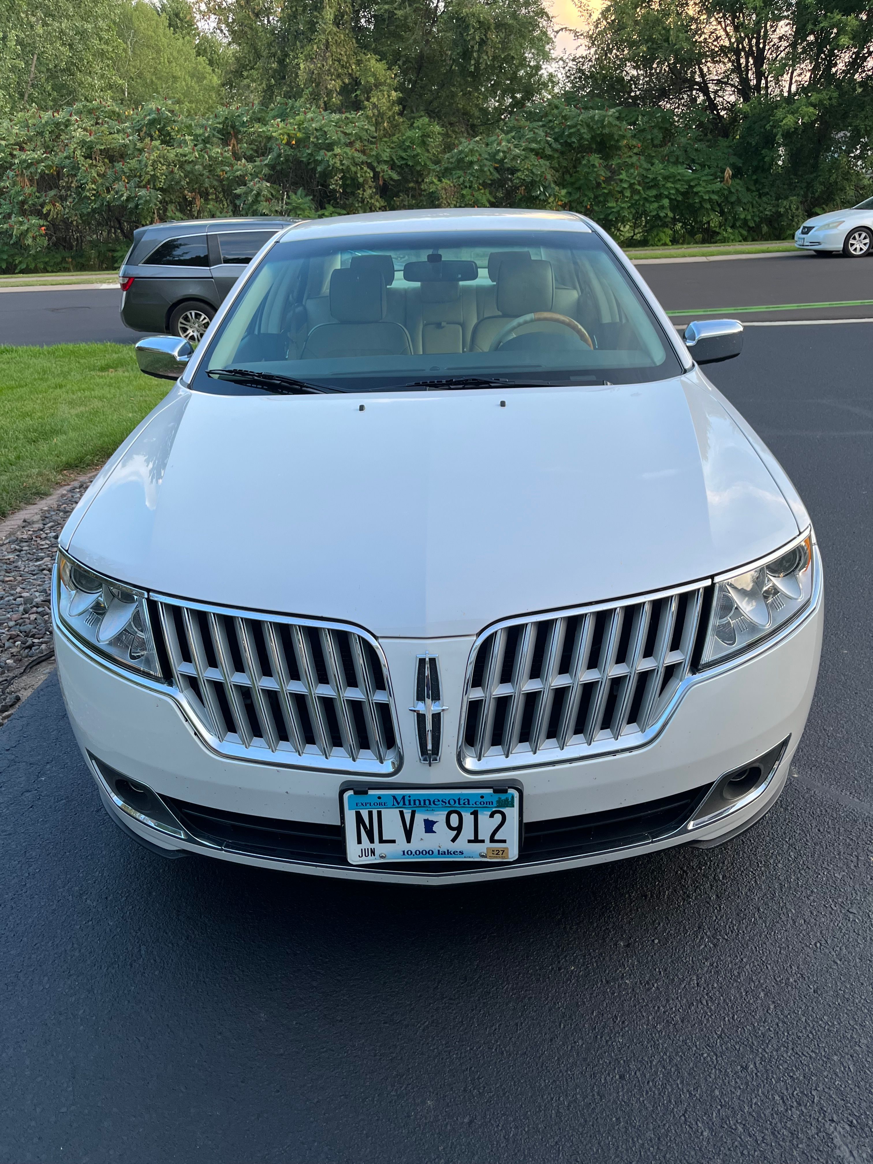 Used 2012 Lincoln MKZ FWD image 1