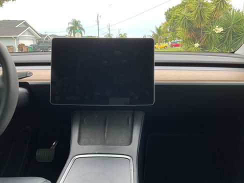 Used 2024 Tesla Model Y Long Range AWD/4WD image 6