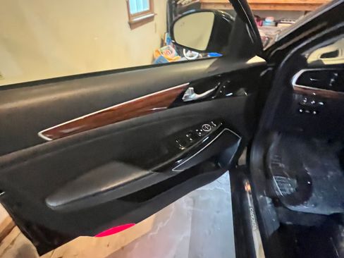 Used 2017 Kia Cadenza Technology image 12