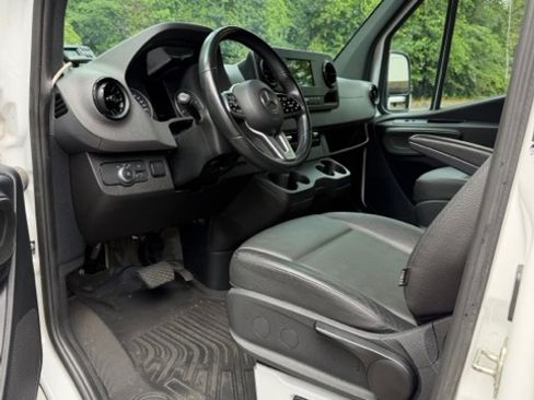 Used 2022 Mercedes-Benz Sprinter 2500 image 8