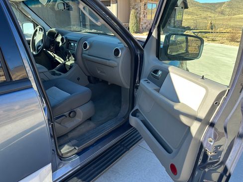Used 2004 Ford Expedition XLT image 18