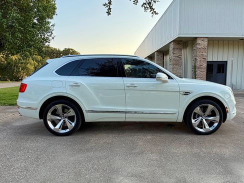 Used 2017 Bentley Bentayga AWD/4WD image 10
