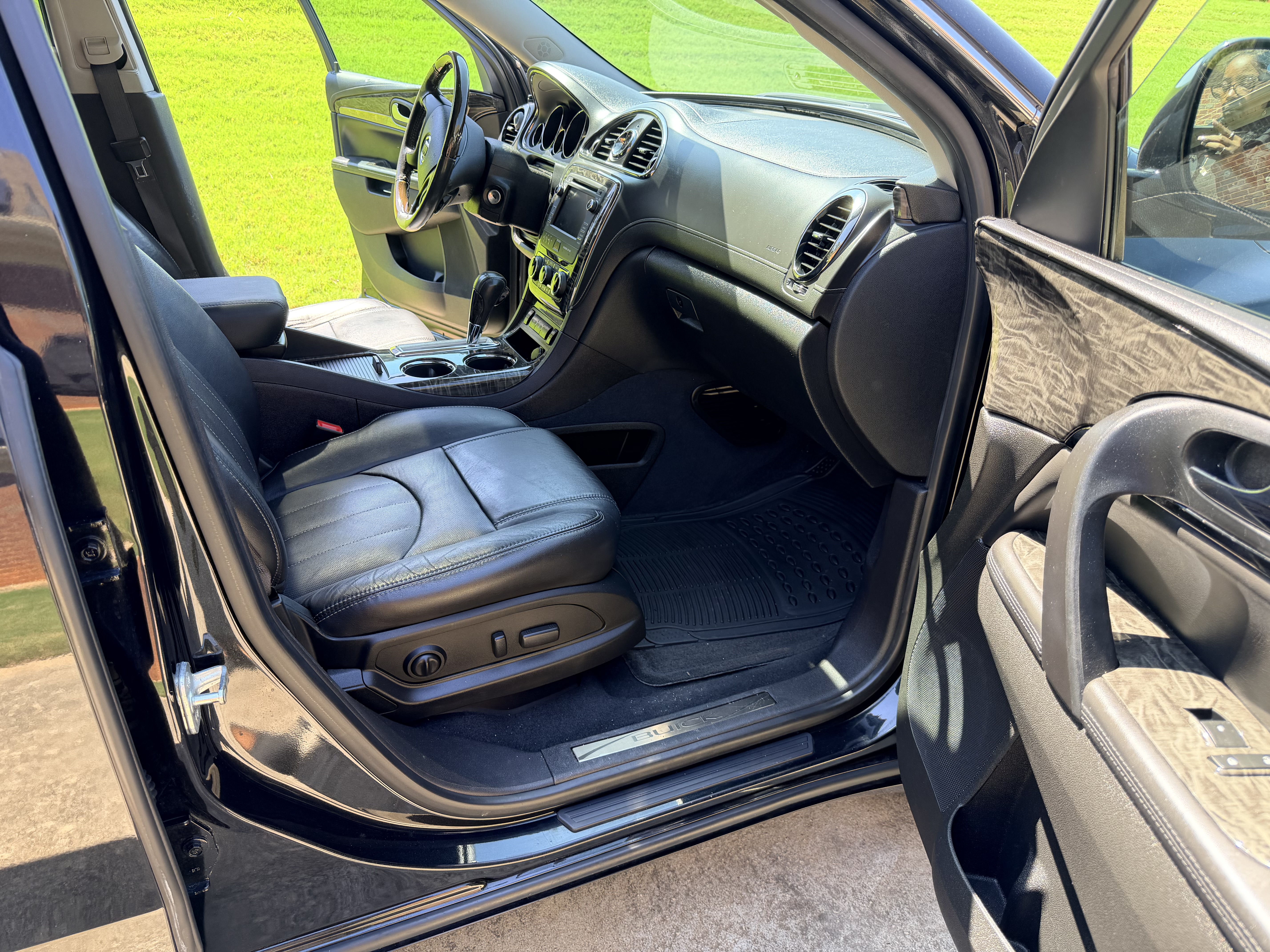 Used 2014 Buick Enclave Leather FWD image 9