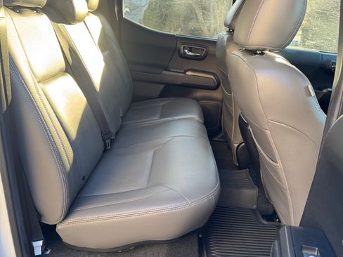 Used 2022 Toyota Tacoma TRD Sport image 13