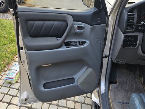 Used 2000 Toyota Land Cruiser image 25