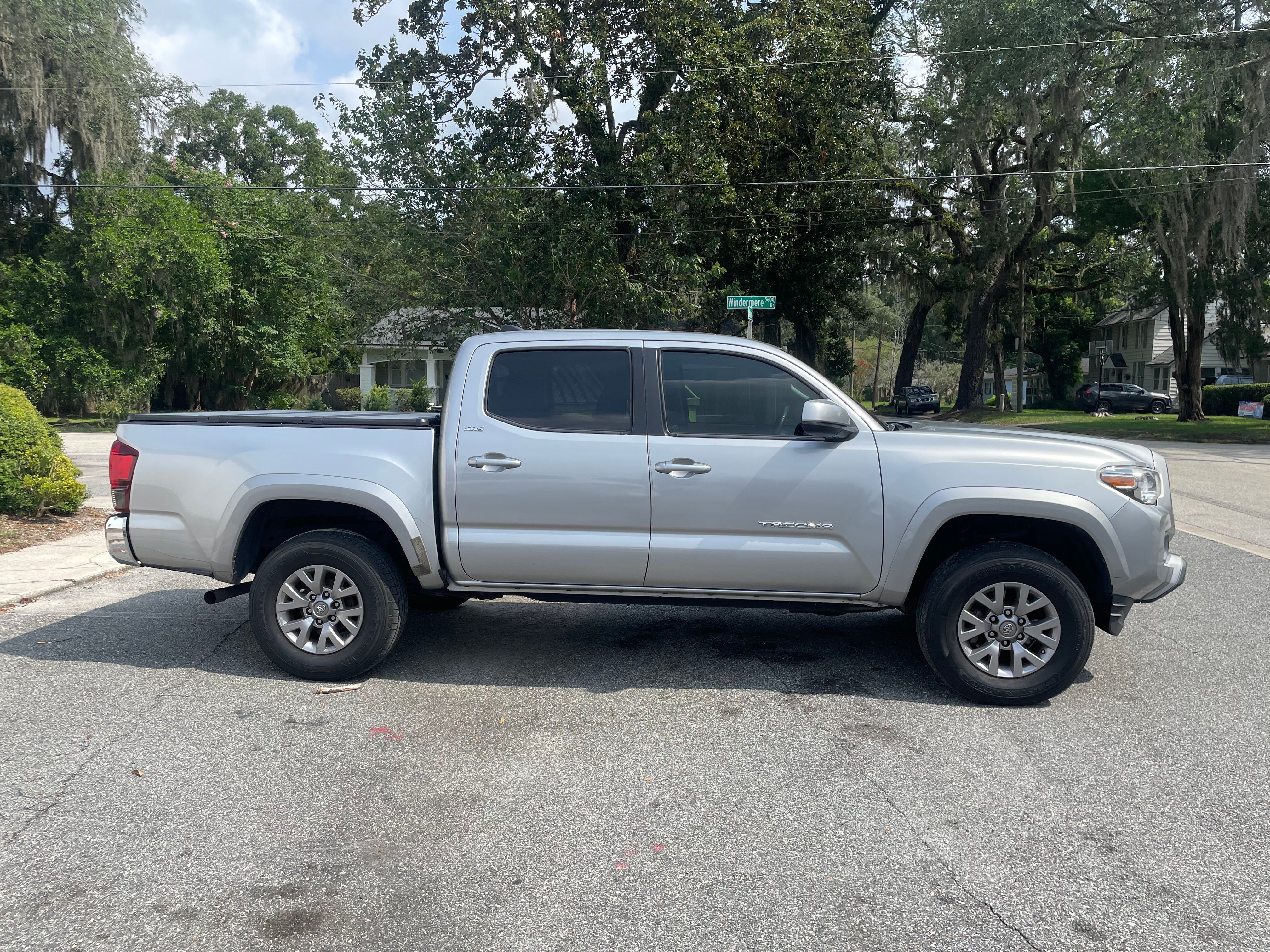 Used 2018 Toyota Tacoma SR5 RWD image 5