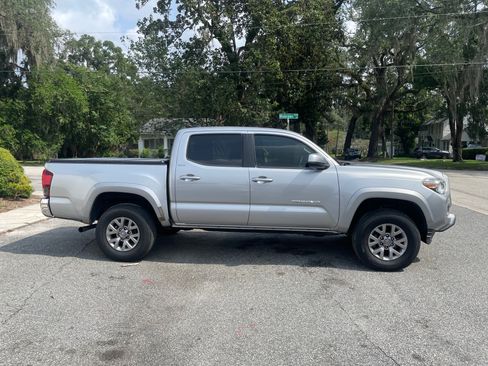 Used 2018 Toyota Tacoma SR5 RWD image 5