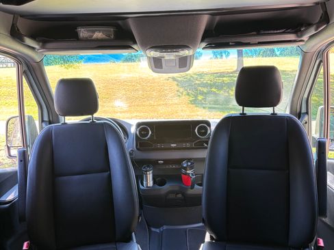 Used 2024 Mercedes-Benz Sprinter 2500 image 27