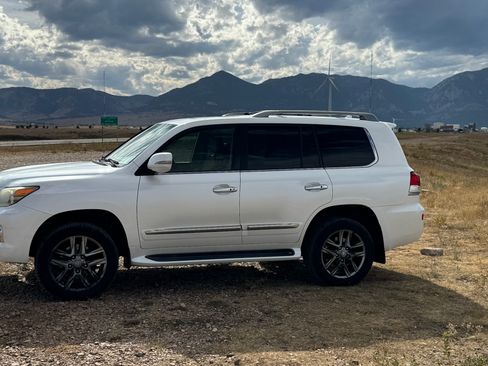 Used 2013 Lexus LX 570 4WD w/ Luxury Pkg w/Pre-crash image 5